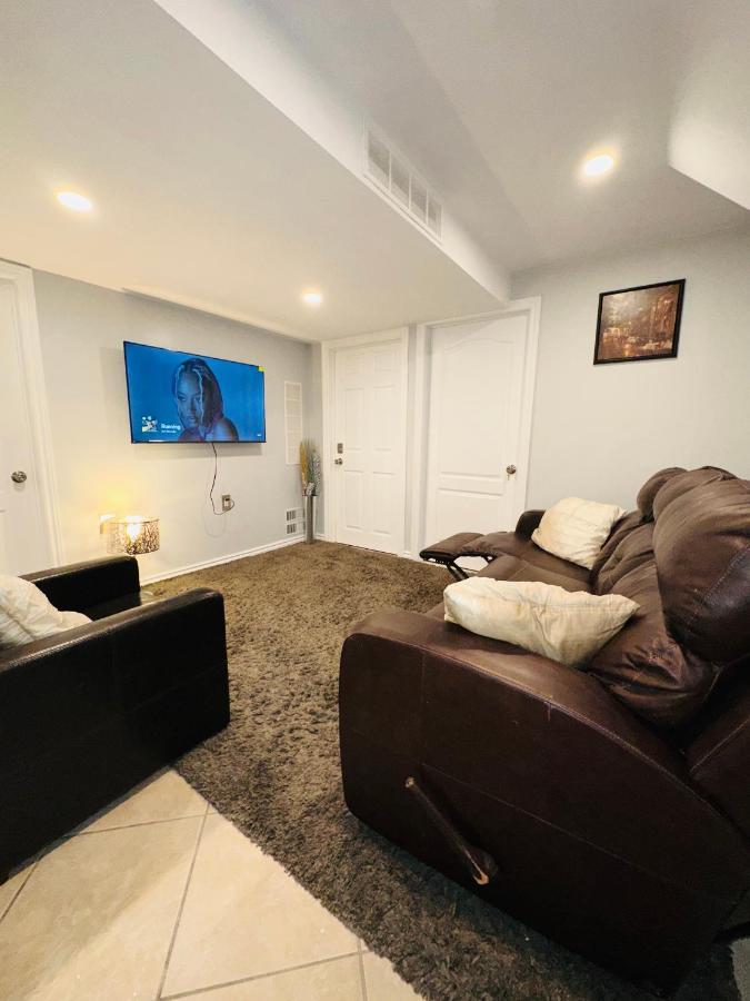Deluxe Double Room- Hazel Stays มิสซิสซอกา ภายนอก รูปภาพ